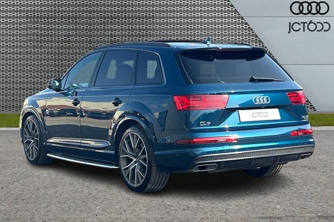 AUDI Q7 Photo 3