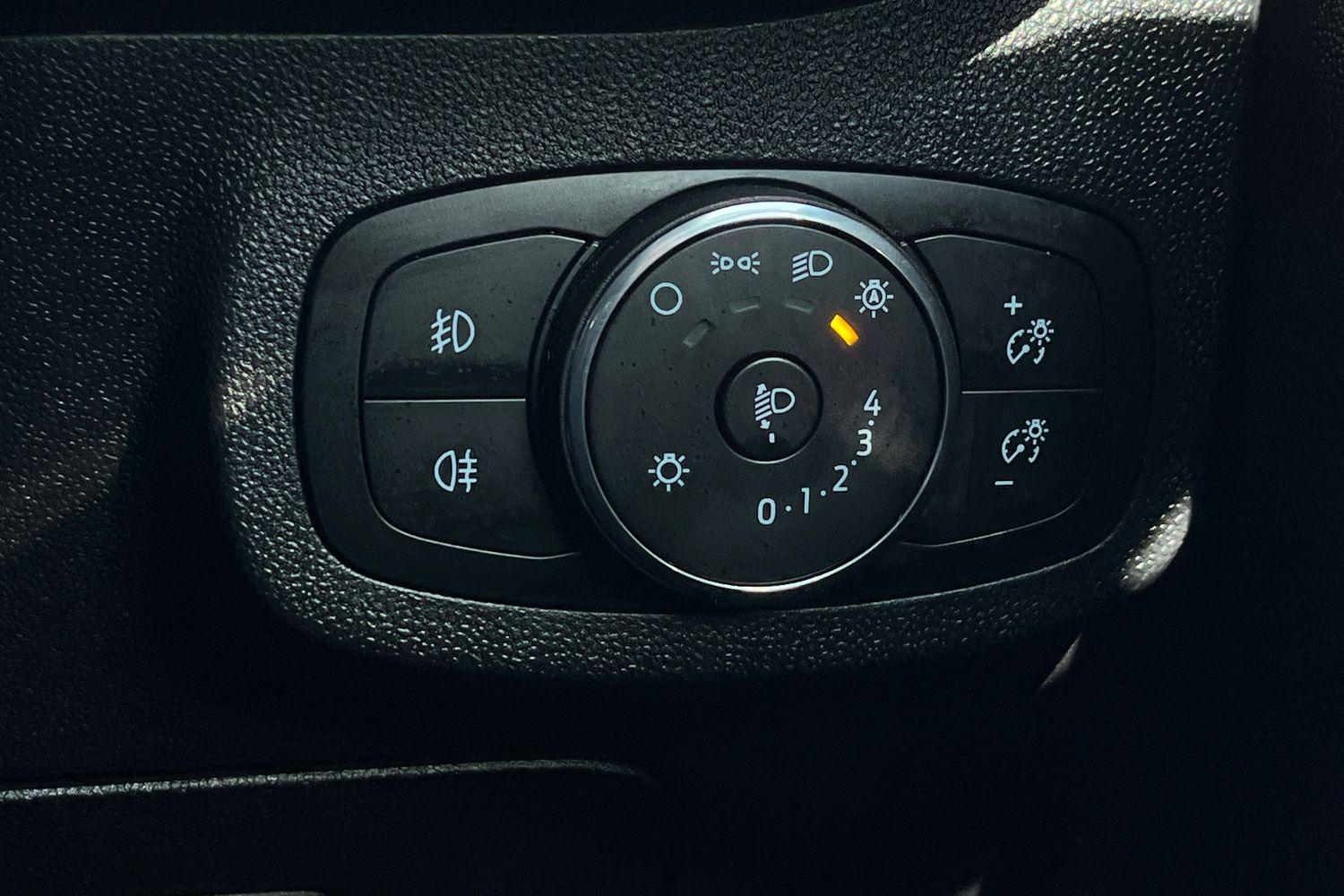 Ford FIESTA Photo 33