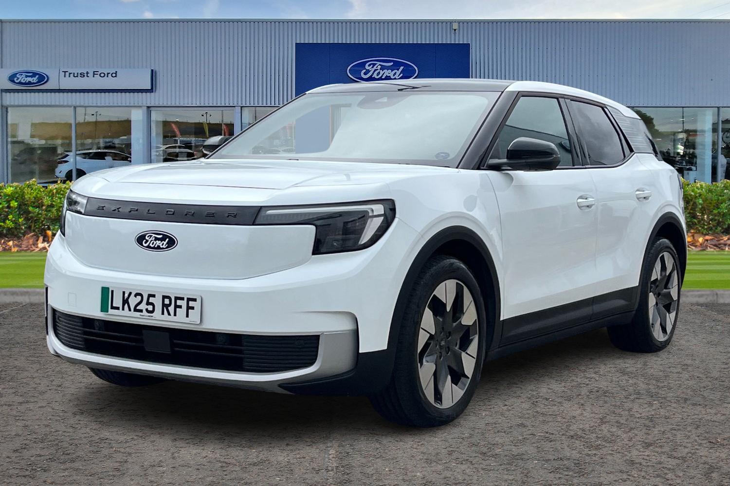 Ford Explorer Photo 4