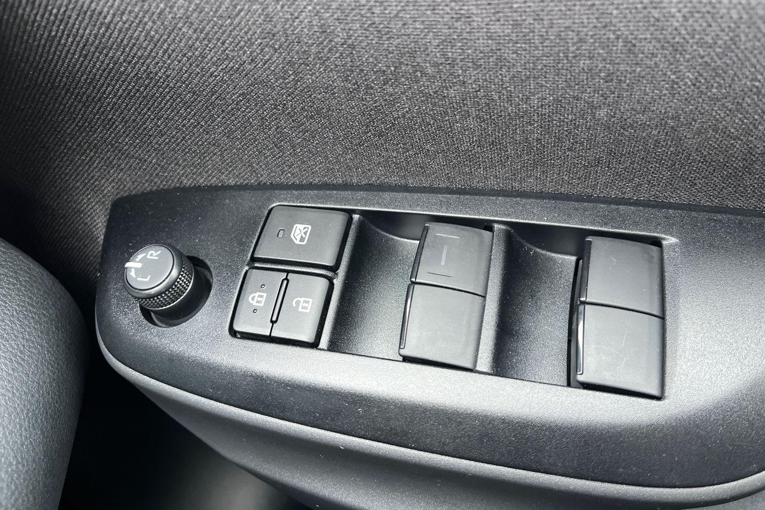 Toyota YARIS Photo 15