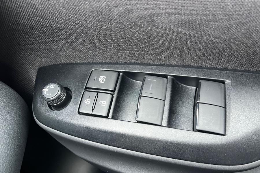 Toyota YARIS Photo autoimg-a52d8b99443873131271e14a7eba3613fadc5e33.jpg