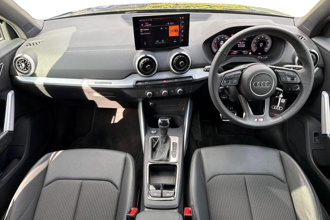 AUDI Q2 Photo 10