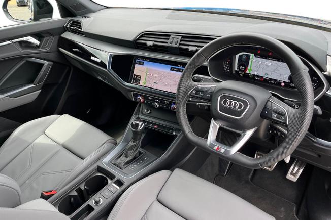 AUDI Q3 Photo 6