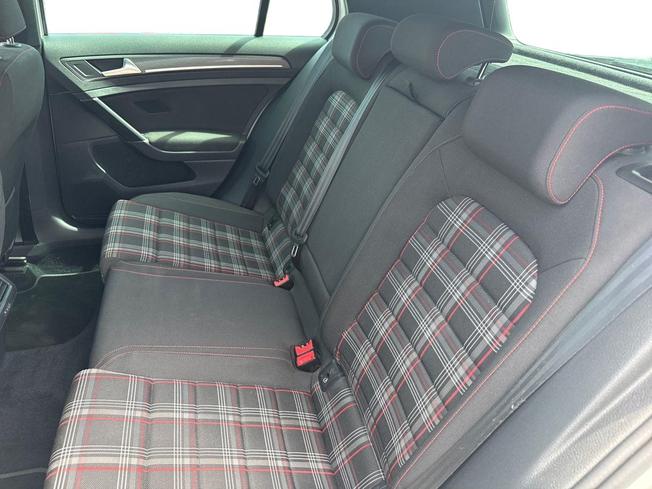 VOLKSWAGEN Golf Photo 9