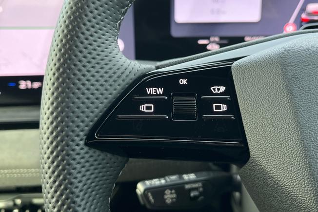 AUDI Q6 E-Tron Photo 16