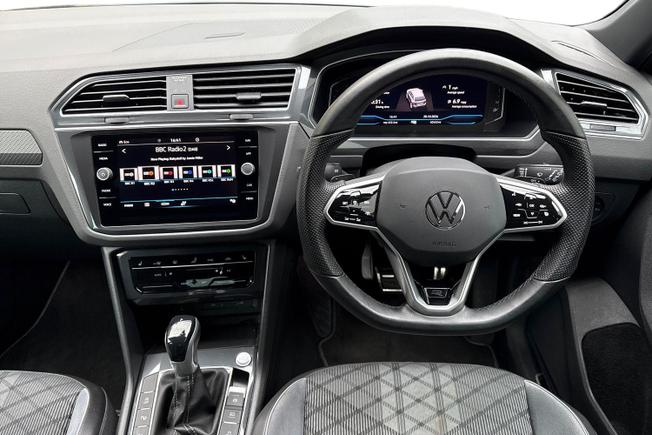 VOLKSWAGEN Tiguan Photo 11
