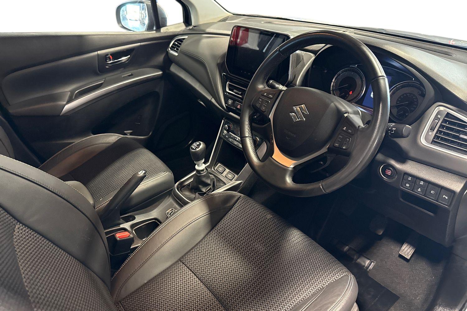 Suzuki S-Cross Photo 8