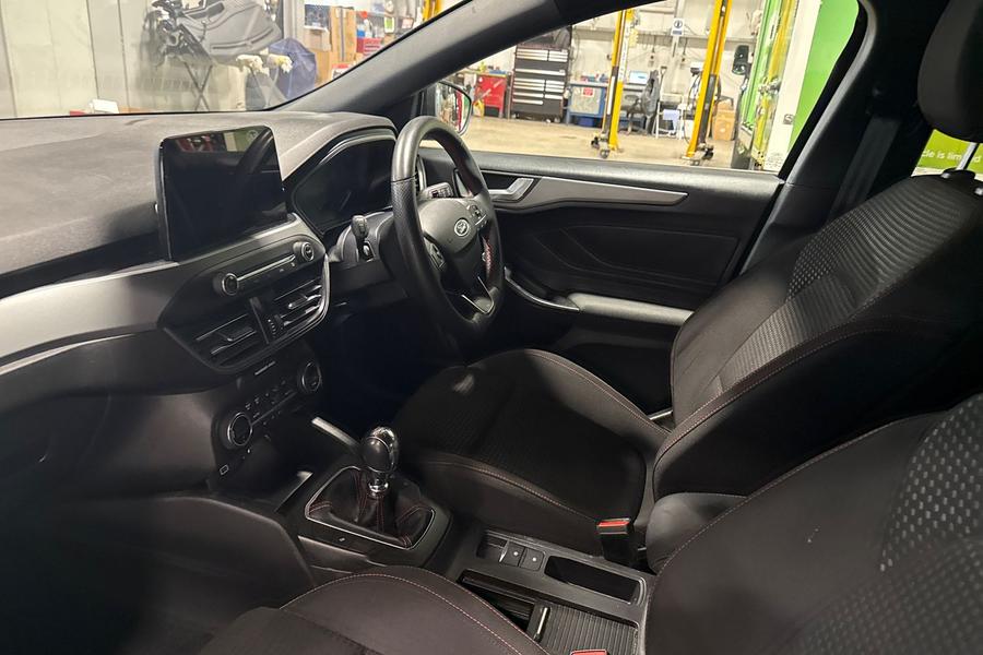 Ford FOCUS Photo autoimg-a55a8c3c86975b8f1c69feeab6fb57b67087b3d9.jpg