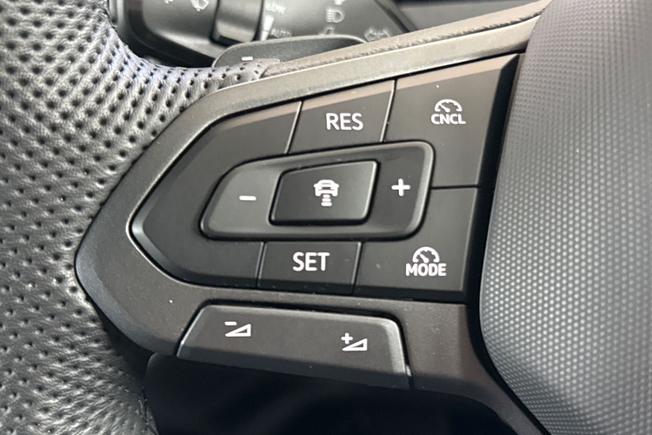 VOLKSWAGEN Tiguan Photo 16