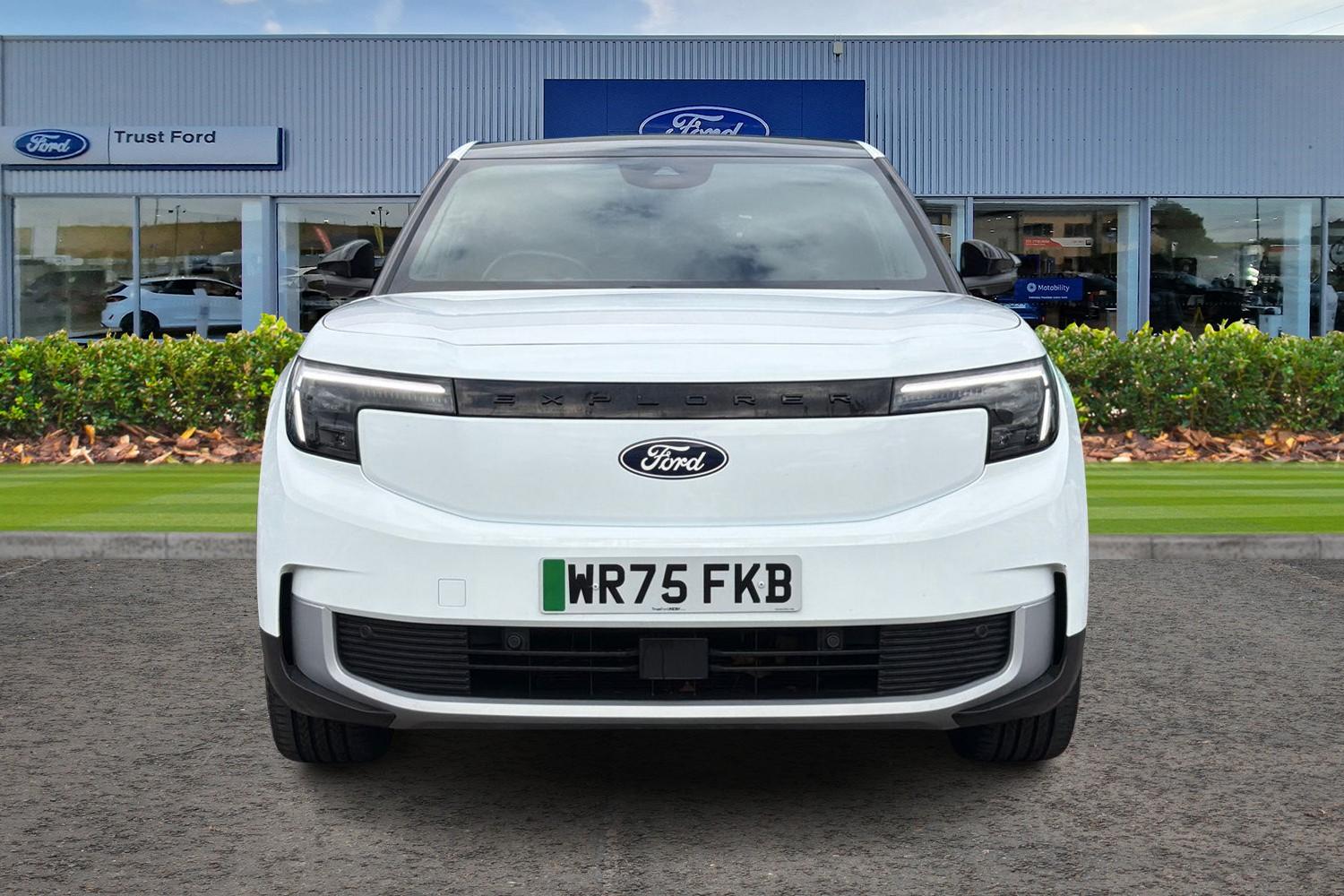 Ford Explorer Photo 5