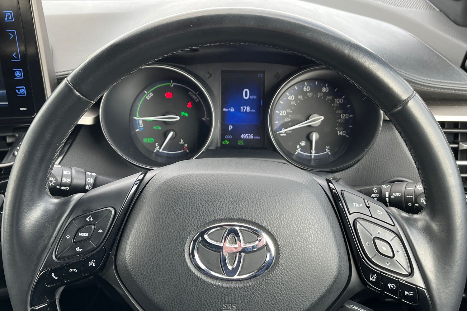 Toyota C-HR Photo 11