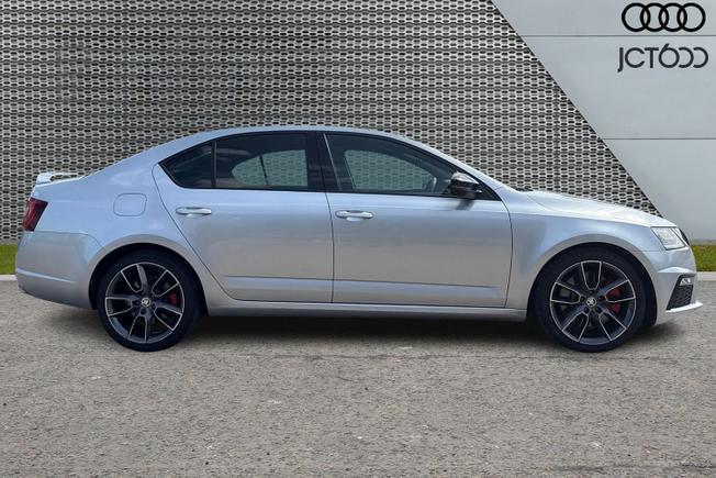 ŠKODA Octavia Photo 4