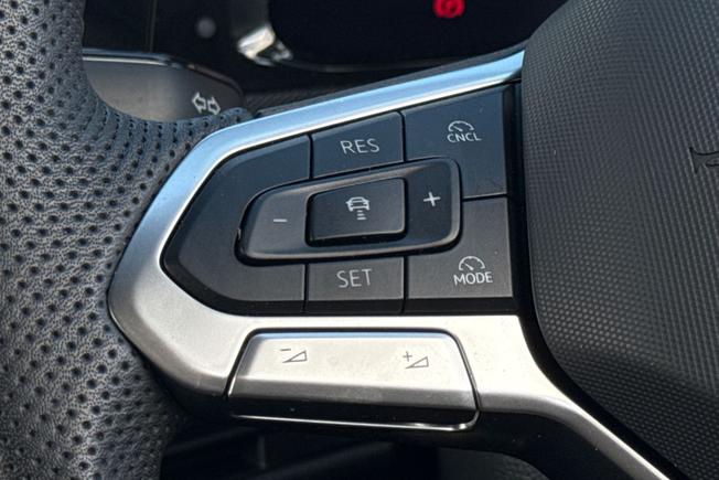 VOLKSWAGEN Golf Photo 16