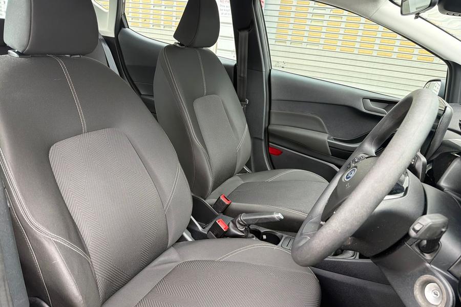 Ford FIESTA Photo autoimg-a56dff9f6f61c6c80316c093b8e5789a228f1f0e.jpg