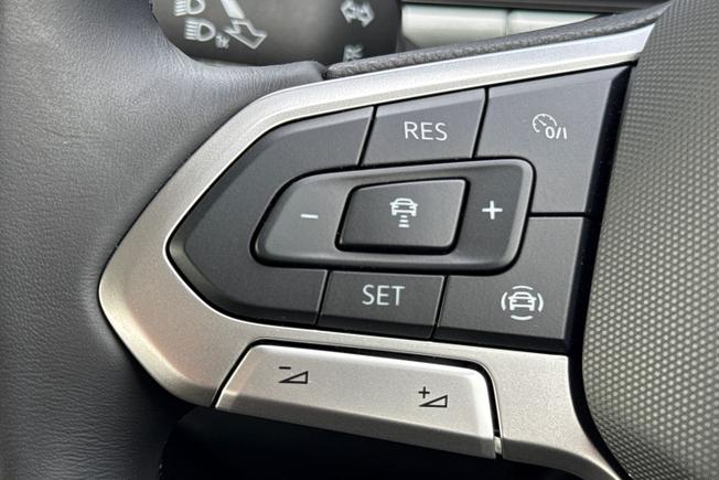 Volkswagen T-Roc Photo 16