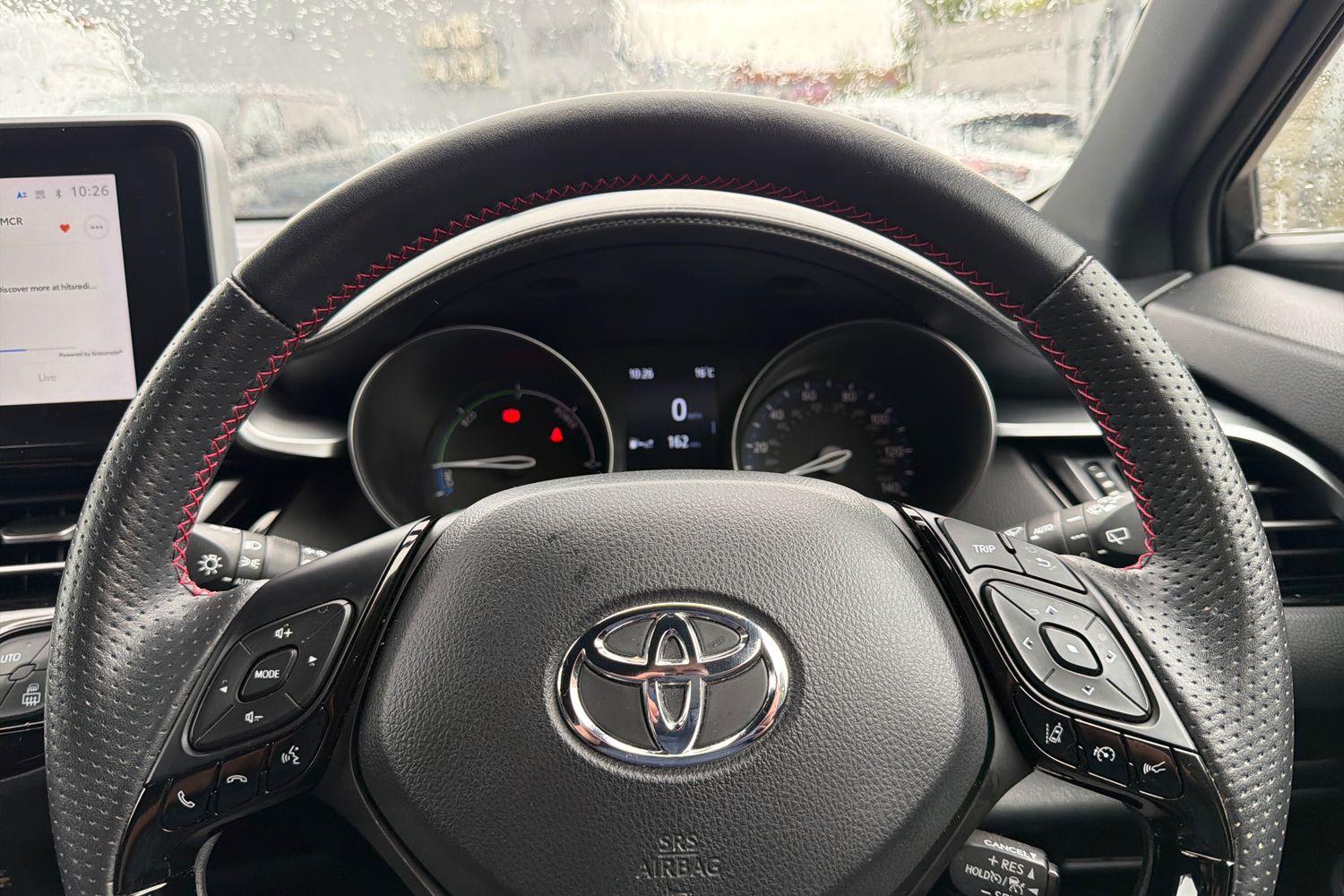 Toyota C-HR Photo 11
