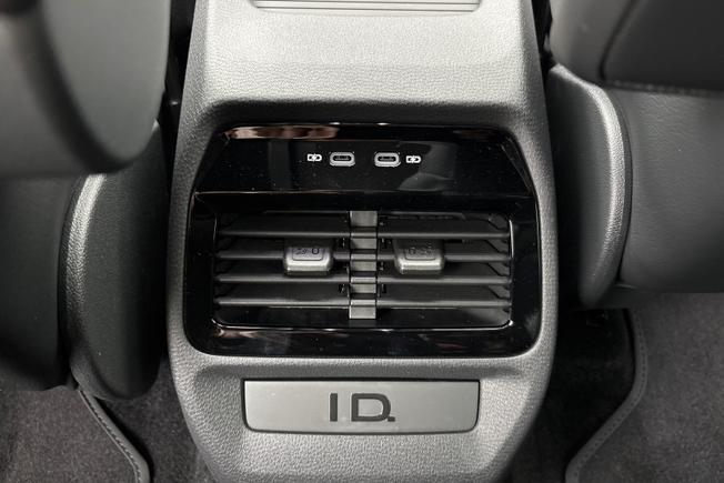VOLKSWAGEN ID.4 Photo 32