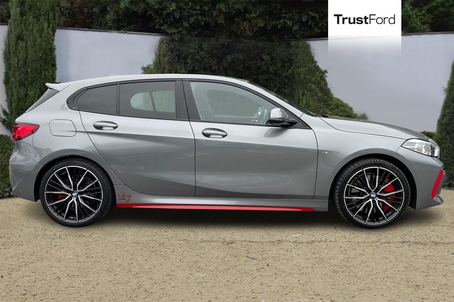 BMW 1 SERIES Photo 2