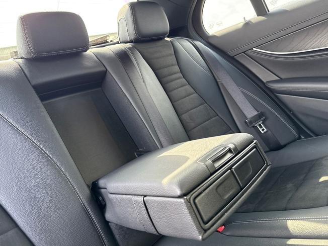 MERCEDES-BENZ E Class Photo 24