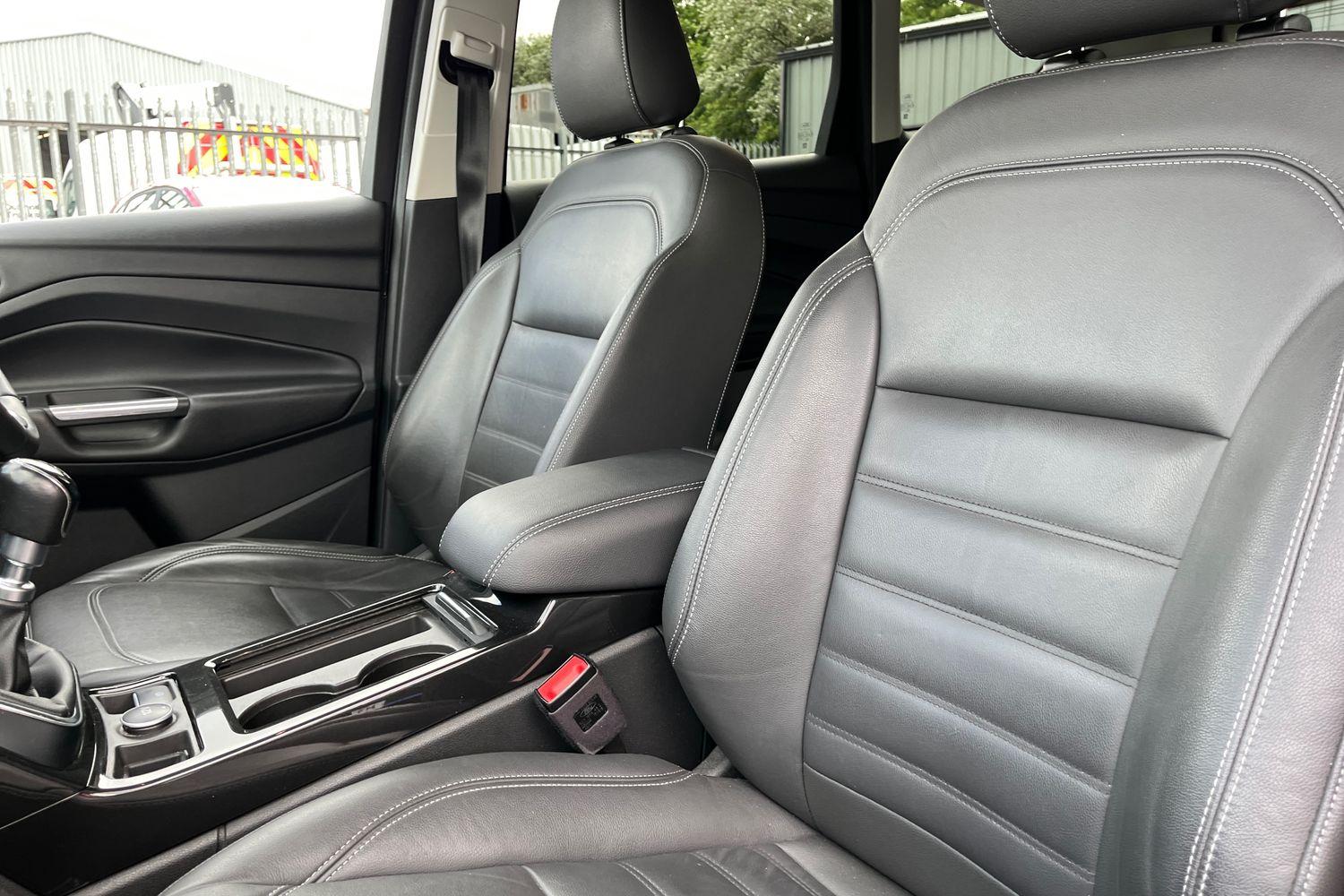 Ford KUGA Photo 18
