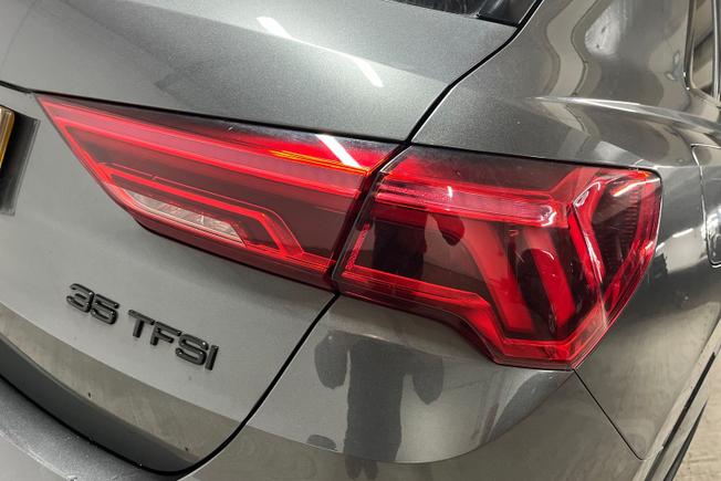 AUDI Q3 Photo 19