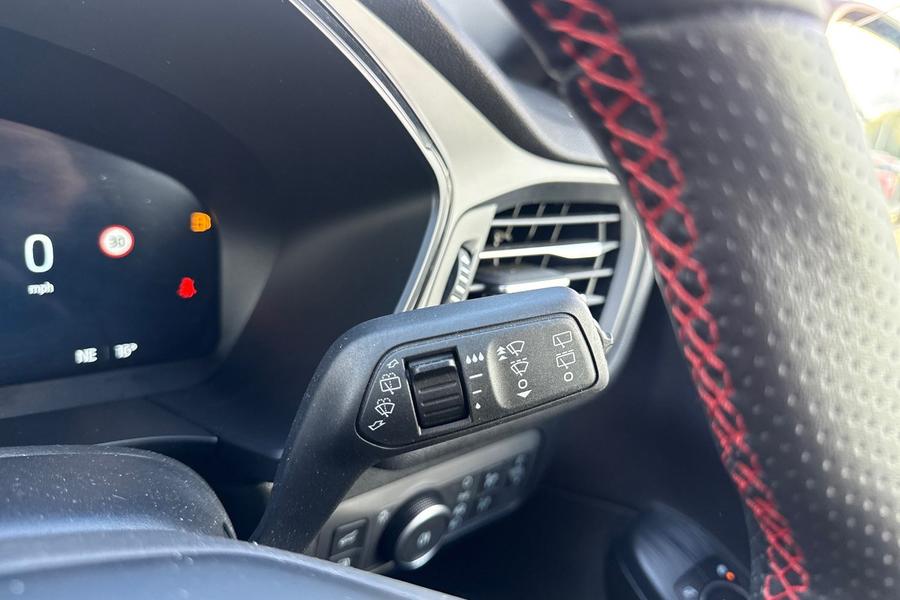 Ford KUGA Photo autoimg-a592dabf48bf5cb0f982d1d5be4d1fde175cf6f6.jpg