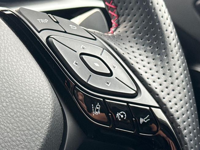 TOYOTA C-Hr Photo 17