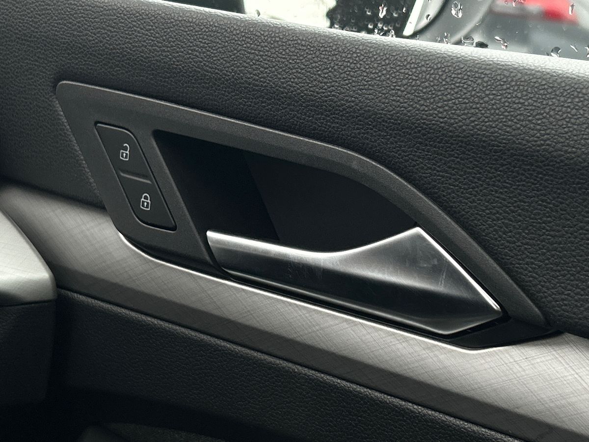 Volkswagen Golf Photo autoimg-a59c680ba6a5f6b9edd9e5dd6a9b981cdb60132d.jpg