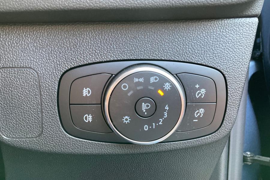 Ford FOCUS Photo autoimg-a59ee3aeff9883987283a6c6baa78b8c98bd0ff7.jpg