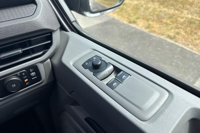 VOLKSWAGEN Transporter Photo 47