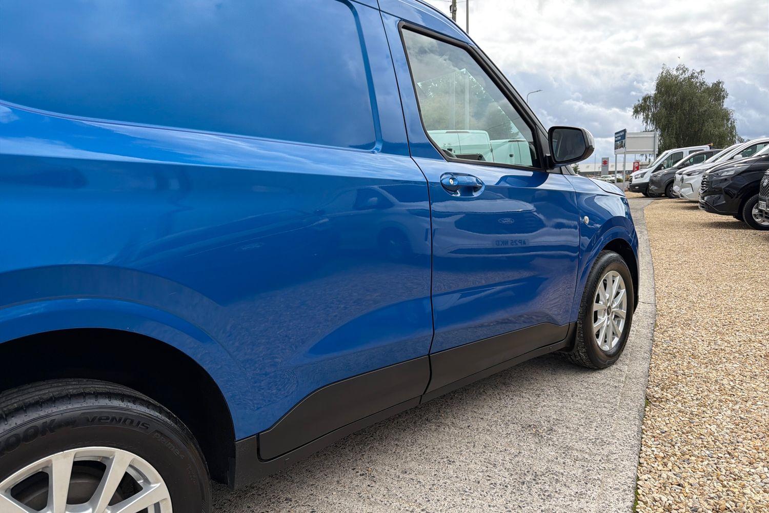 Ford TRANSIT COURIER Photo 36