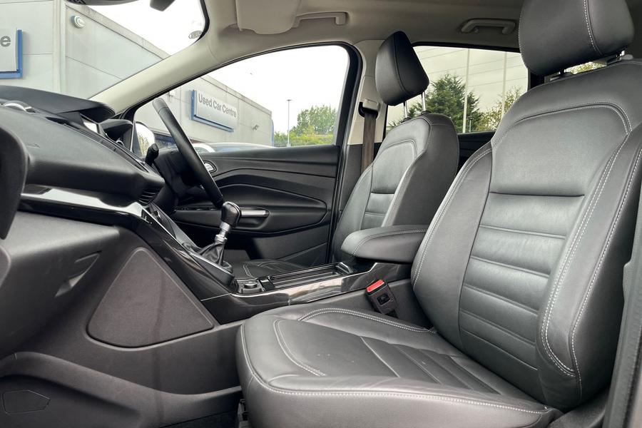 Ford Kuga Photo autoimg-a5b802118015f887224dcf233b4e8e200b716dec.jpg