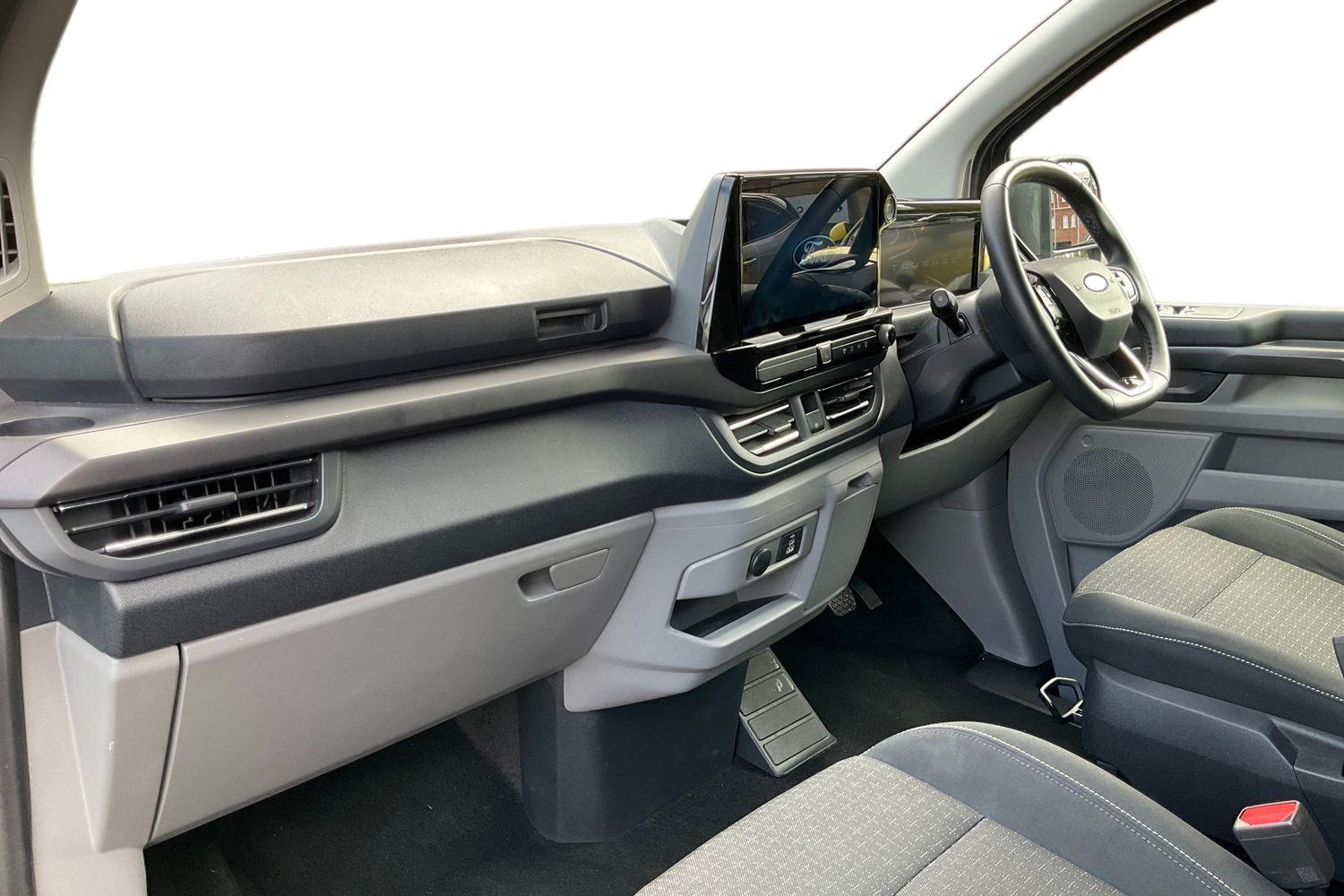 Ford TOURNEO CUSTOM Photo 2