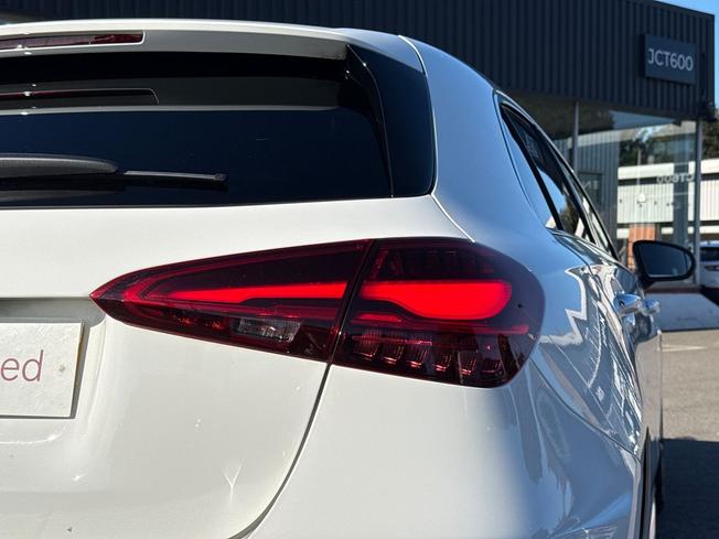 MERCEDES-BENZ A Class Photo 18