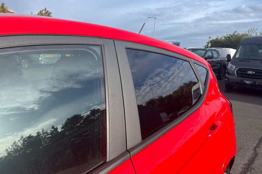 Ford FIESTA Photo autoimg-a5c66956de09dbd8a82057c179b91cb6a5e389d3.jpg
