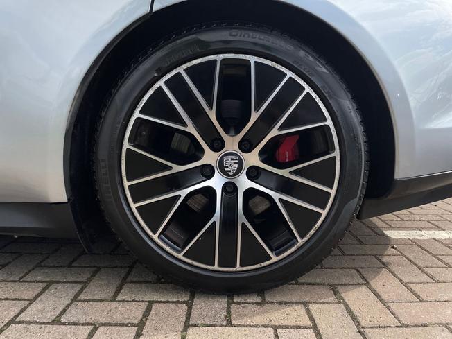 Porsche Taycan Photo 58