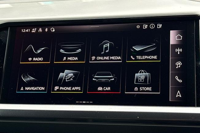 AUDI  Q4 Photo 39