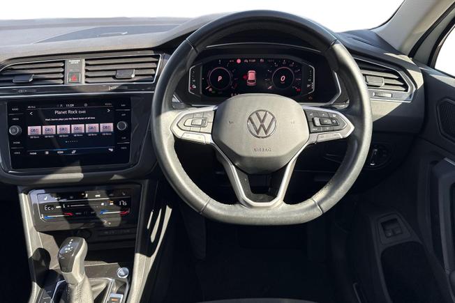 VOLKSWAGEN Tiguan Photo 11