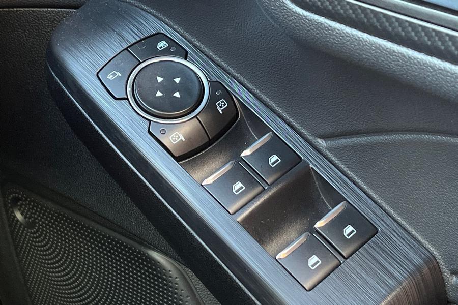Ford Kuga Photo autoimg-a5ceec3d019928ad5c04600664d32b5ebce3f970.jpg