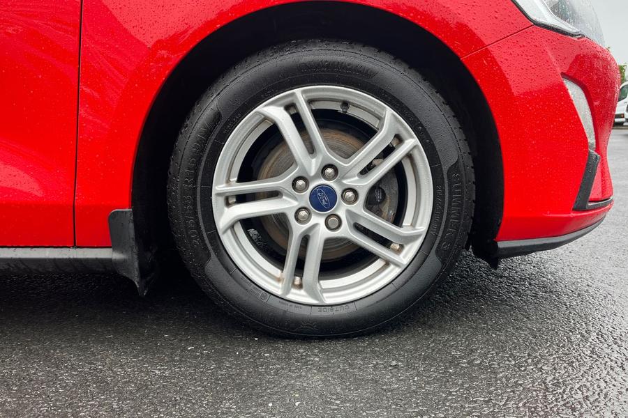 Ford Focus Photo autoimg-a5cf48b061ac0057844729265ad408ecf26de682.jpg