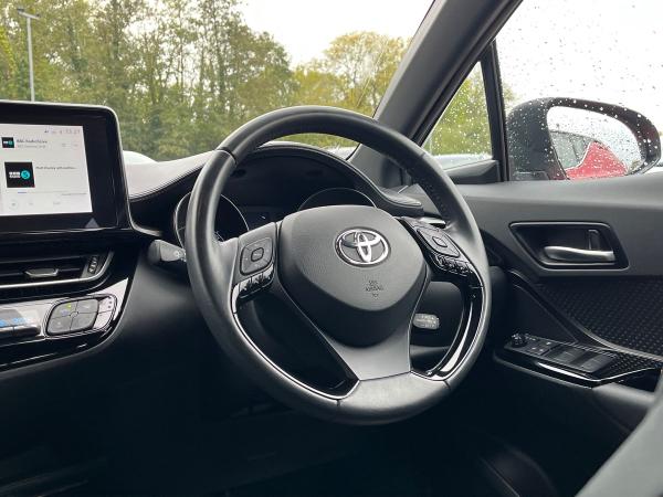 Toyota C-HR Photo autoimg-a5d5165988e9e8c80d1593ab3bf48e3d4497f672.jpg