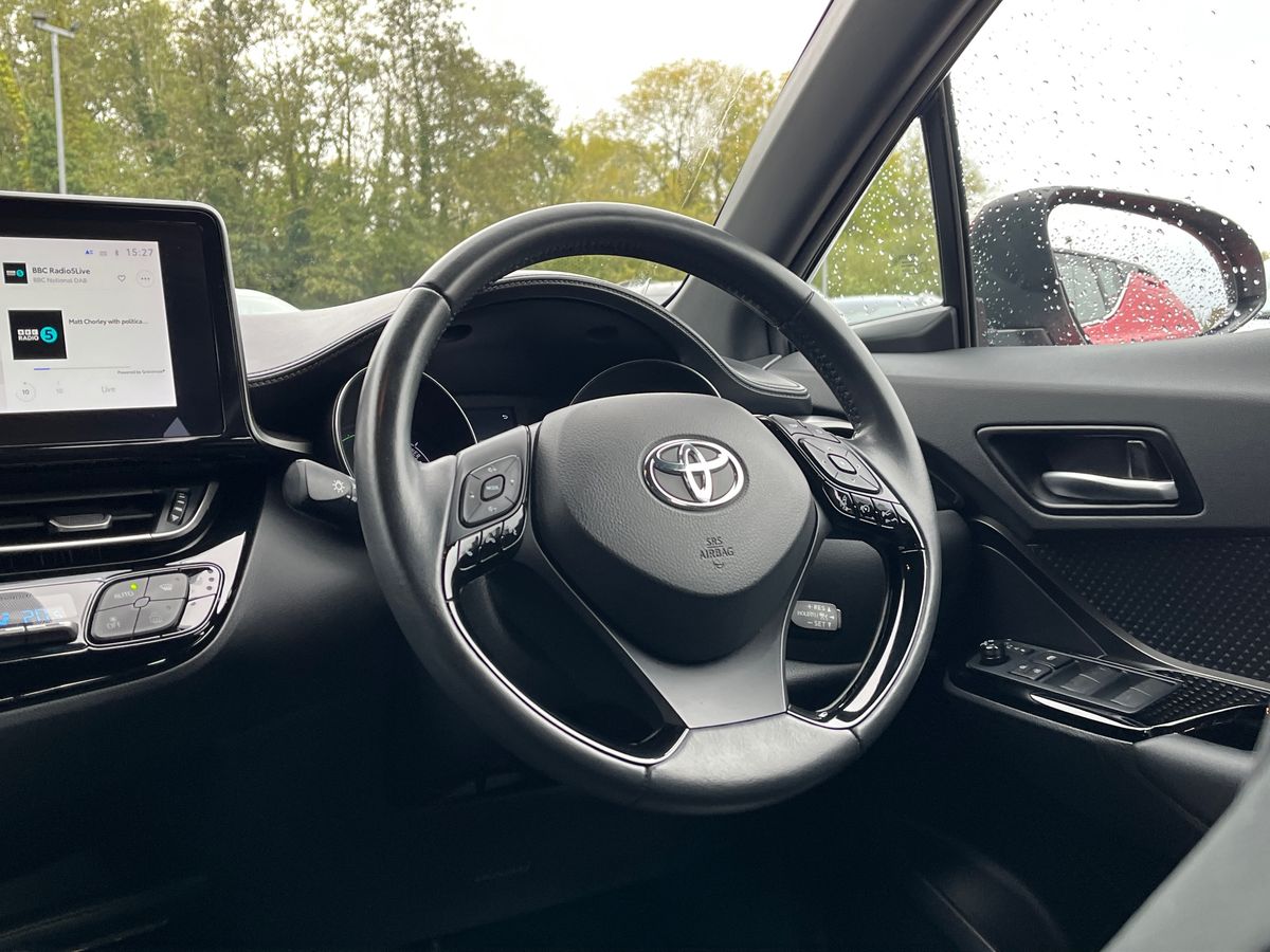 Toyota C-HR Photo 14