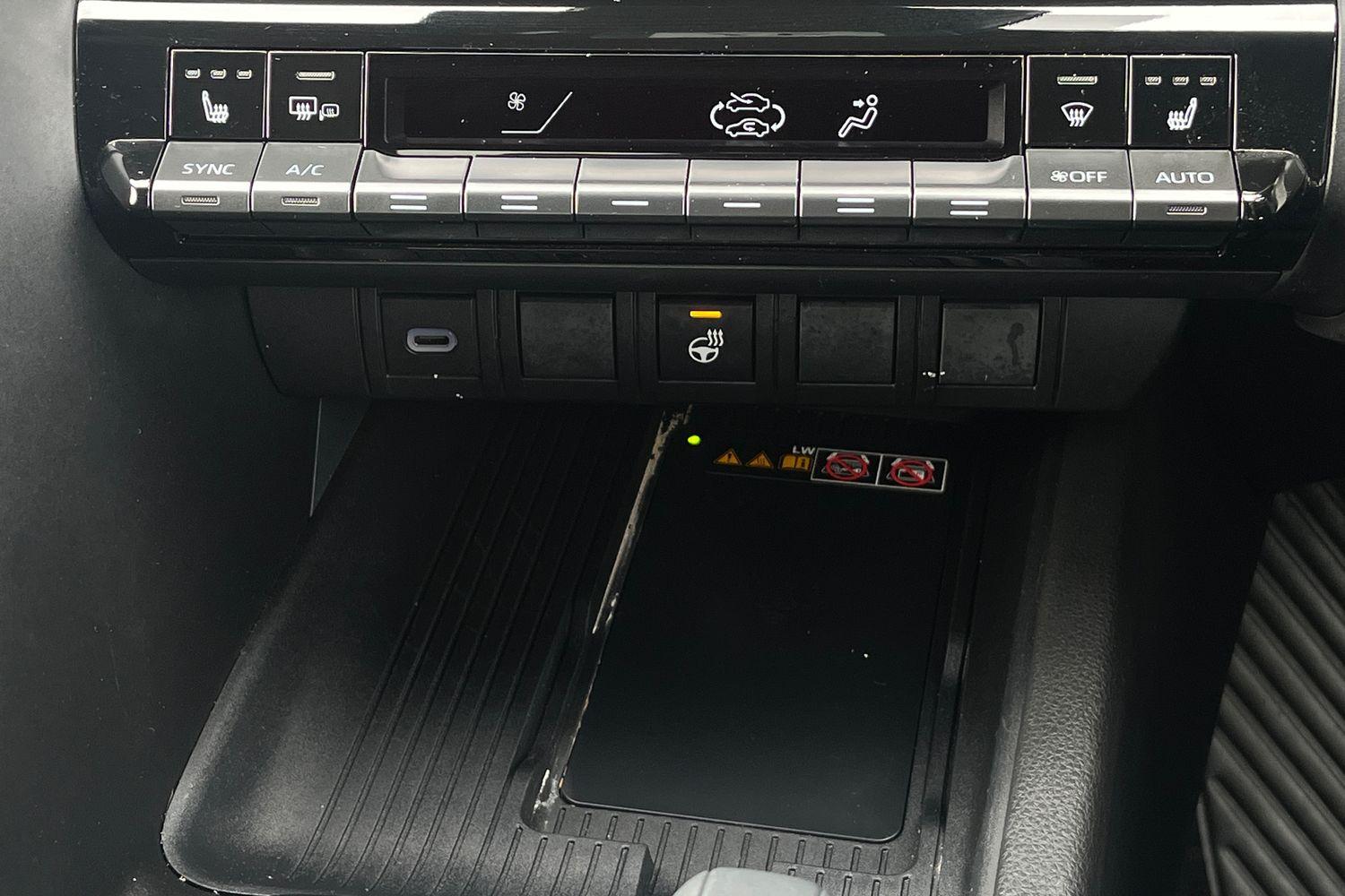 Toyota C-HR Photo 36