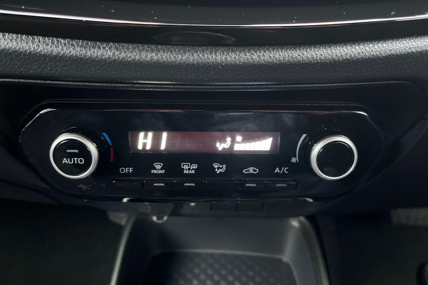 Toyota AYGO X Photo 29