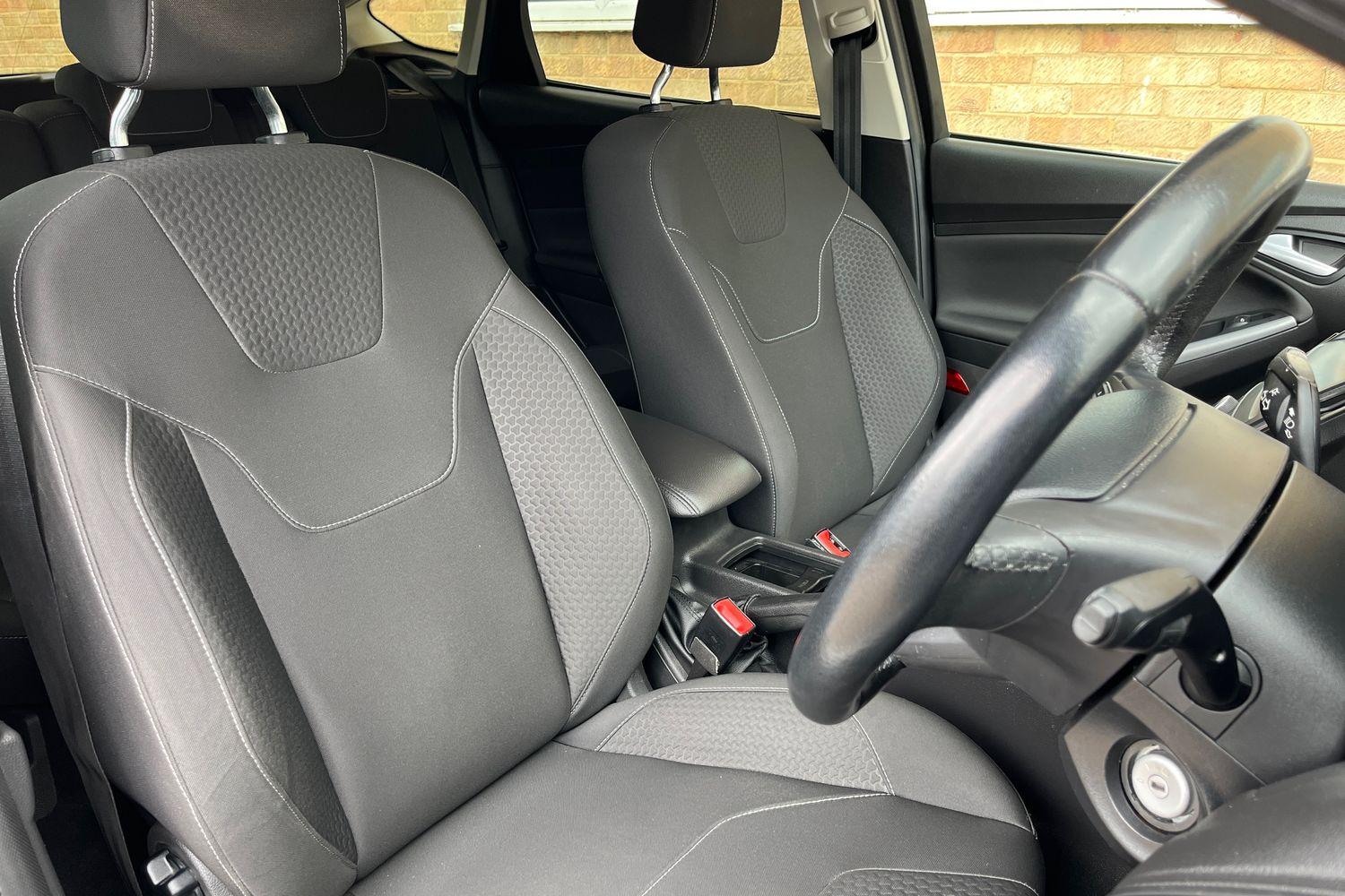 Ford FOCUS Photo 16