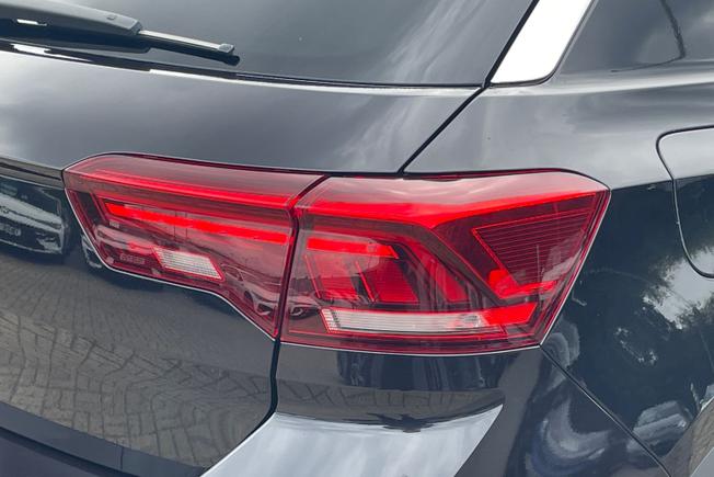VOLKSWAGEN T-Roc Photo 18