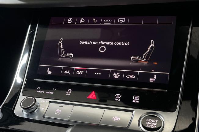 AUDI Q8 Photo 24