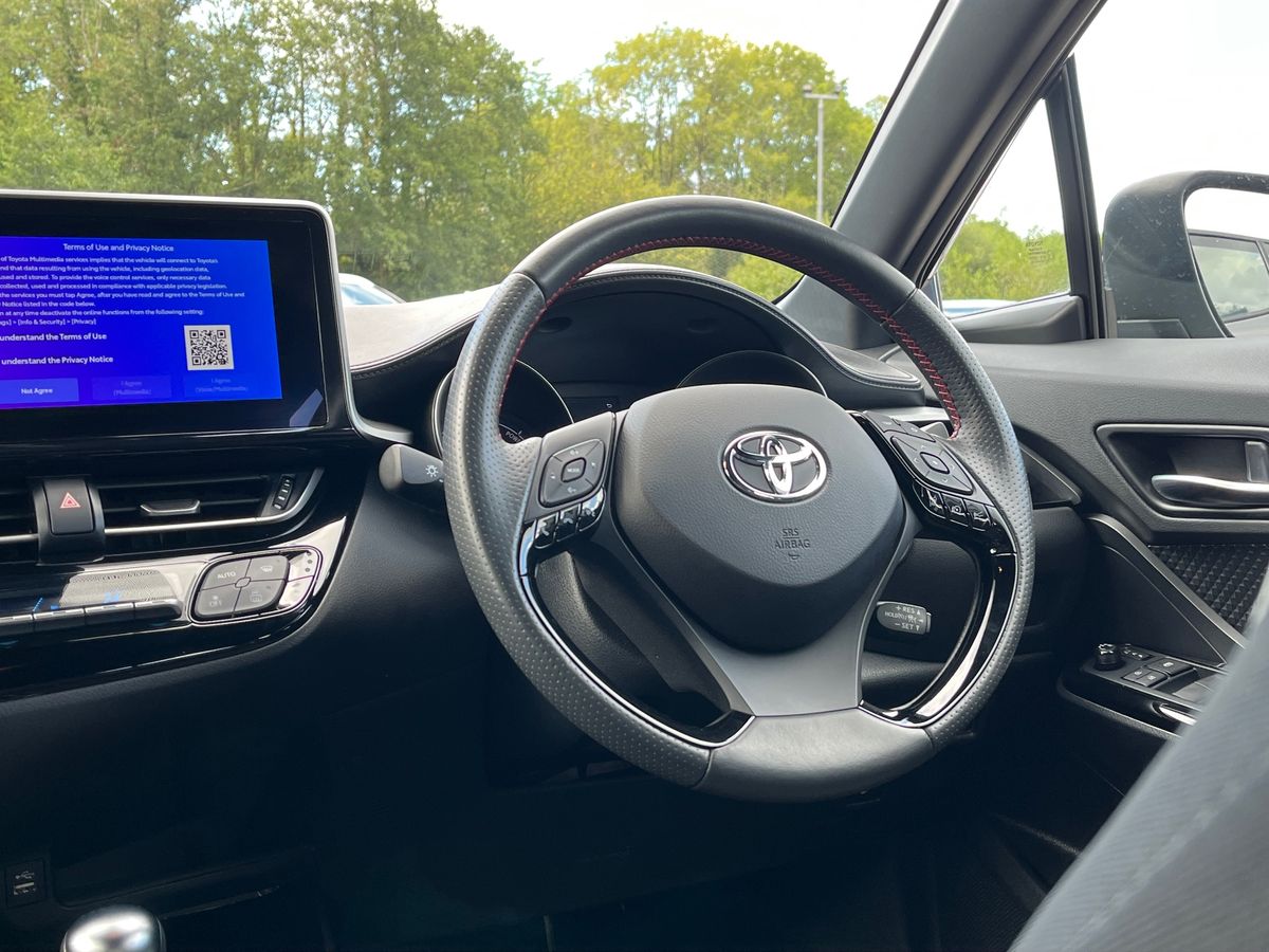 Toyota C-HR Photo 14