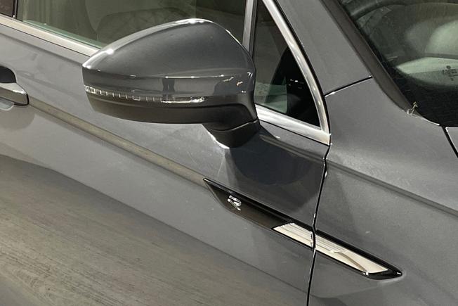 VOLKSWAGEN Tiguan Photo 20
