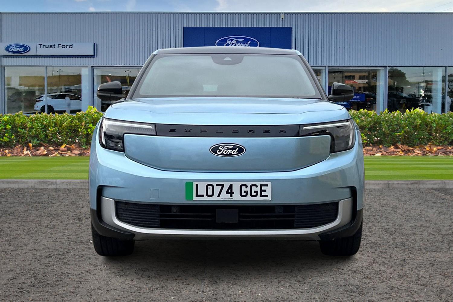 Ford Explorer Photo 5